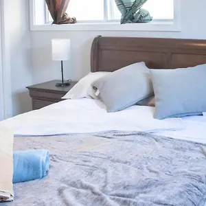 Apartment Lovely 1-br W Sofa Bed In The Heart Of Ndg, Montreal